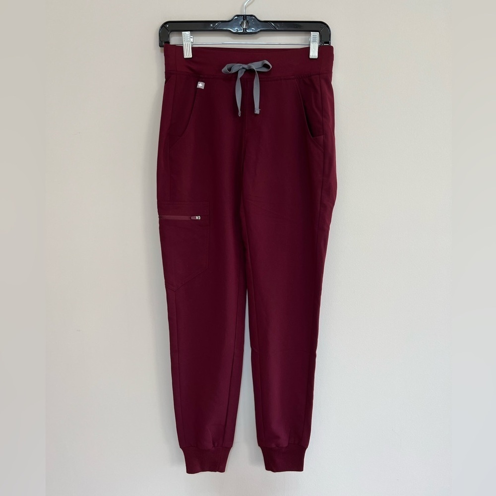 Figs Women’s Zamora Jogger Scrub Pants in Burgundy, size XXS